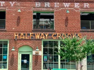 Photo of Halfway Crooks brewery