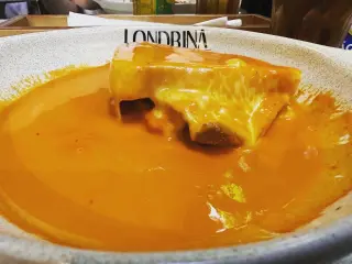 Photo of a Francesinha before the fries